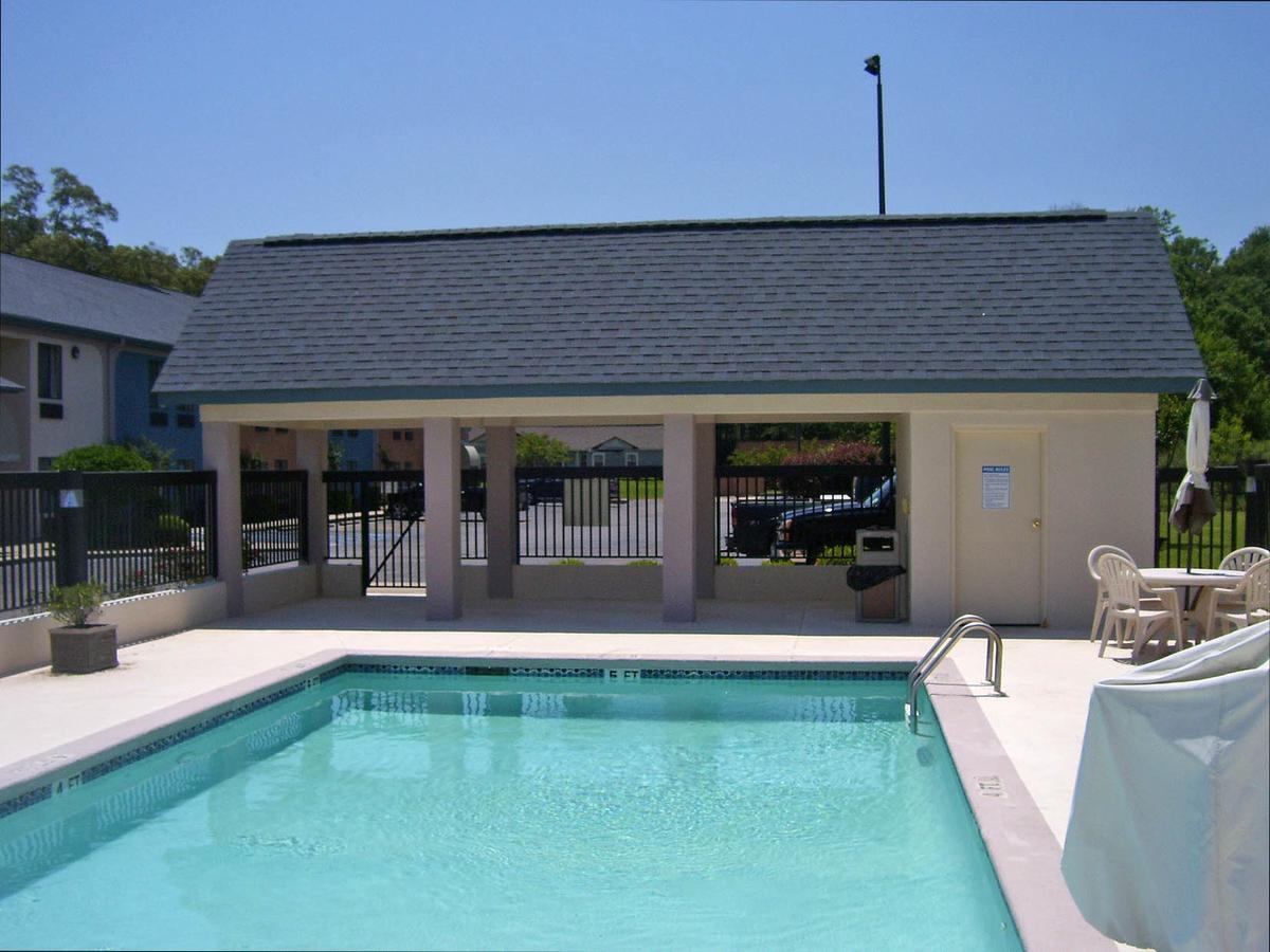 Americas Best Value Inn & Suites Bastrop Exterior foto