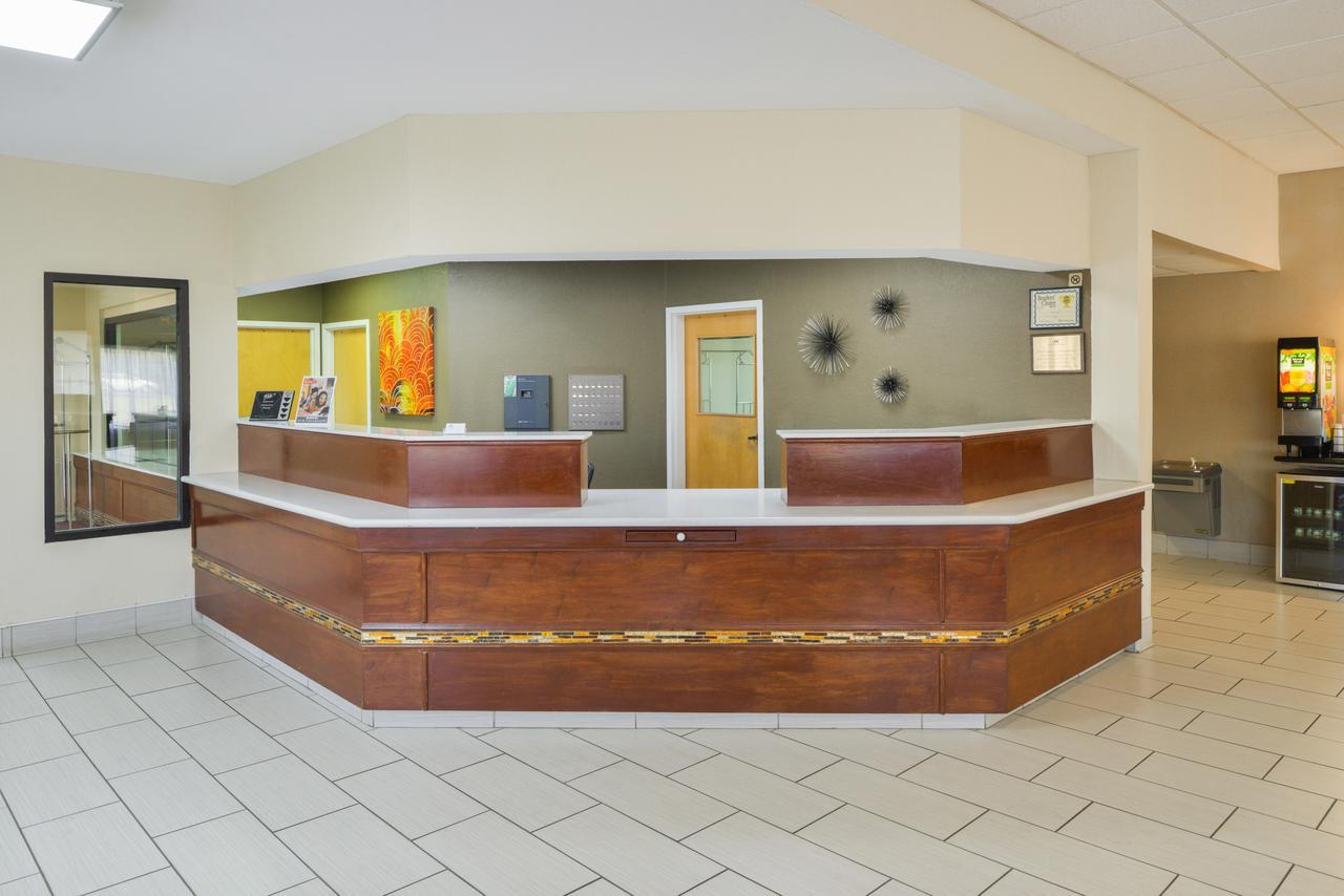 Americas Best Value Inn & Suites Bastrop Exterior foto