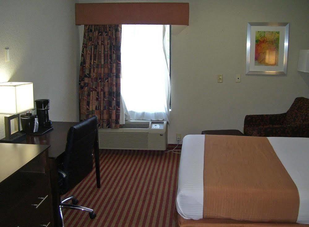 Americas Best Value Inn & Suites Bastrop Exterior foto