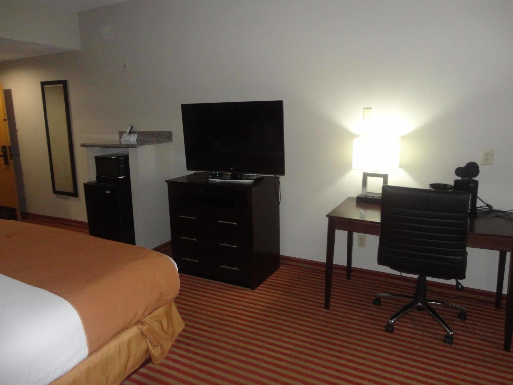 Americas Best Value Inn & Suites Bastrop Exterior foto