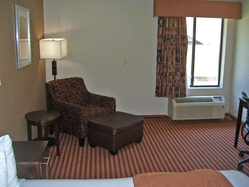 Americas Best Value Inn & Suites Bastrop Exterior foto